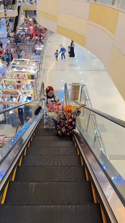 CERY TAKUT NAIK ESKALATOR NUR | NURRAYNI25