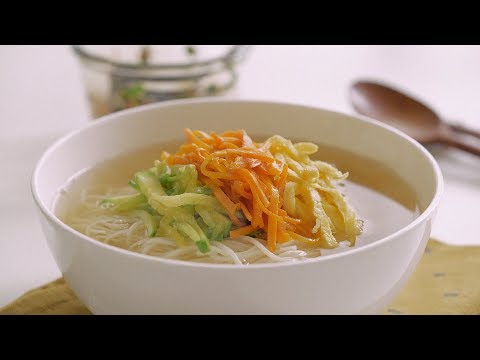 Video: How To Make Noodles And Carrots Broth