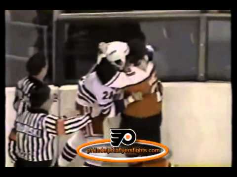 mar 15 1987 dave brown vs jay caufield philadelphia flyers vs new dave brown philadelphia flyers