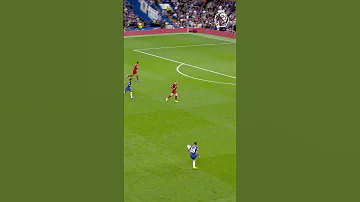 Kante Dribbles Past Everyone And Scores 