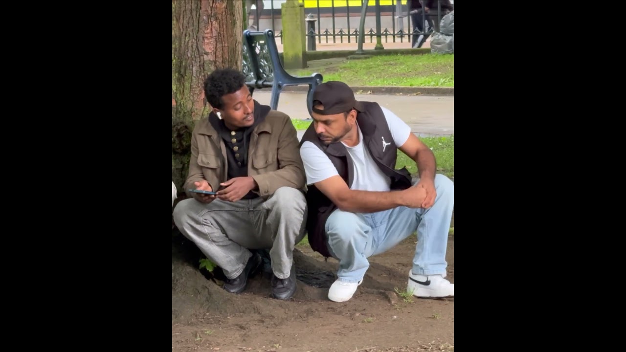 Secret meeting in the park😁