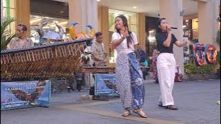 Download lagu CEWEK KEREN DARI BANDUNG NYANYI KALAH  !!! COVER ANGKLUNG RAJAWALI MALIOBORO YOGYAKARTA