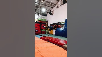 New combo👀 Sideswipe + Td Raiz + double cork 🔥 #tricking #kick #martialarts #parkour