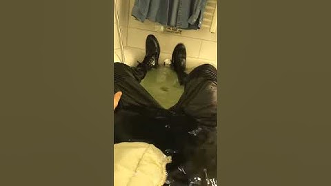 Klamottenbaden in Zeitlupe