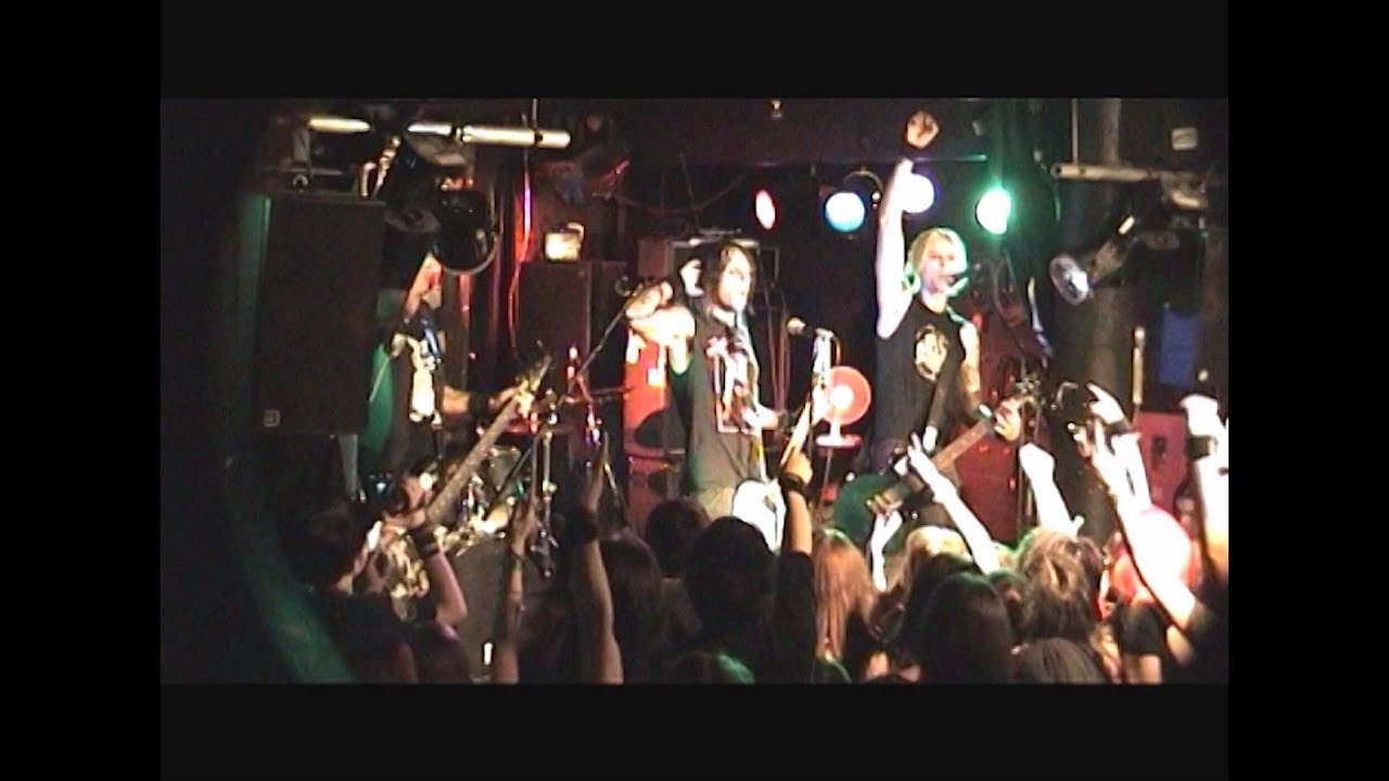 Trashlight Vision "Bonzo Goes To Bitburg (My Brain Is Hanging Upside Down)" Live