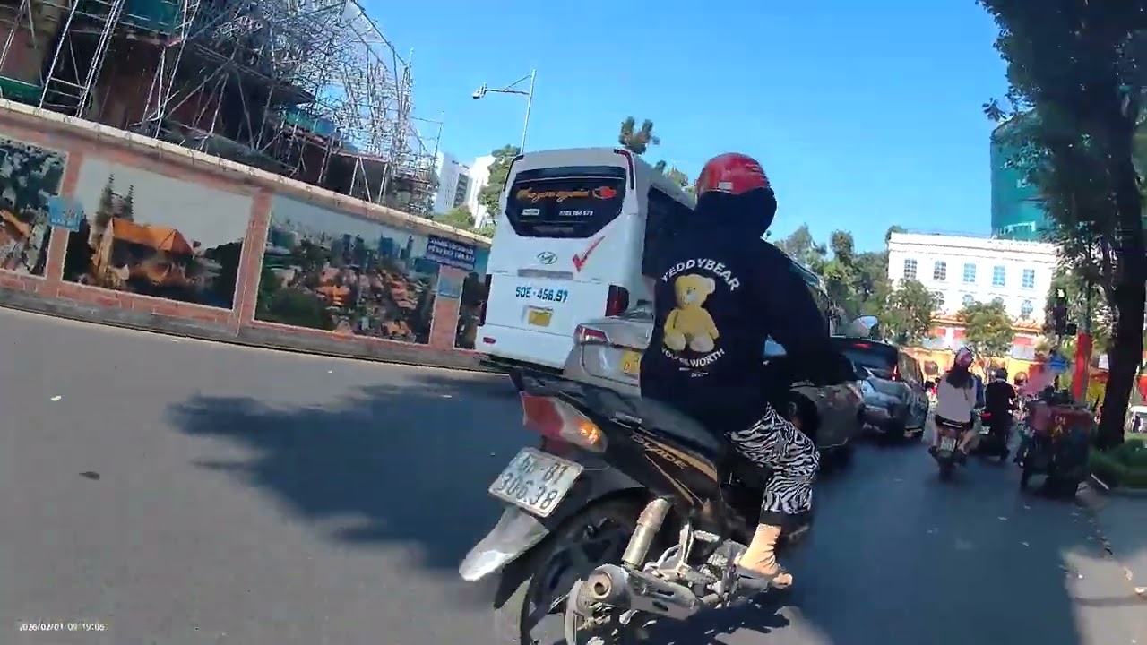 Phần 6 Ba cha con đi giao phố phường TPHCM sáng ngày 01/02/2026