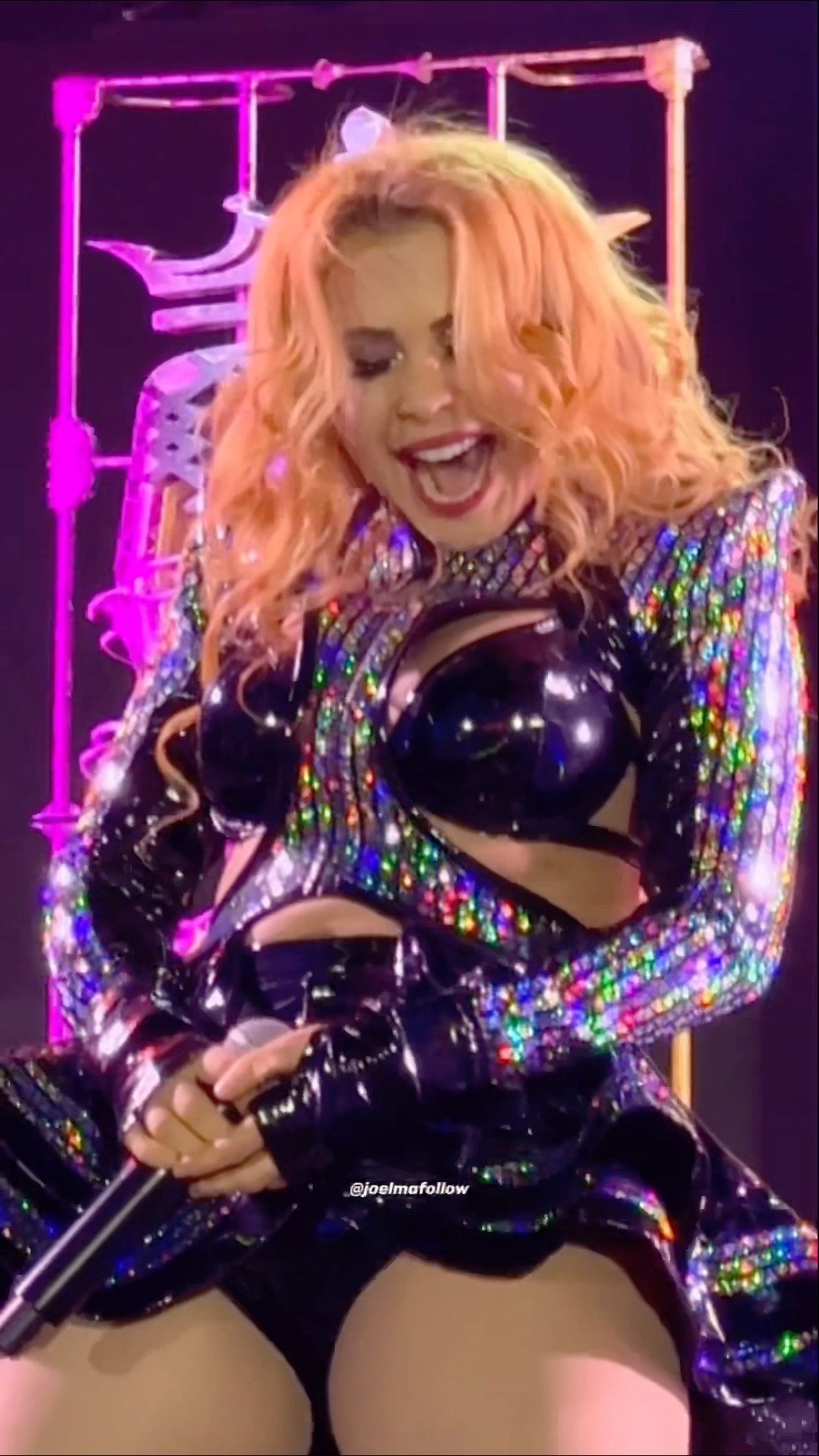 Joelma com a energia lá no alto
