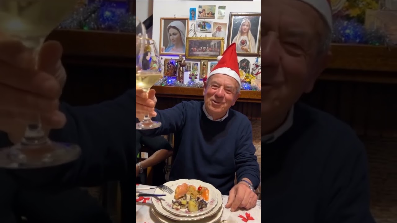 Per chi non si fosse vissuto lo SCORSO NATALE con NONNO FAUSTINO ecco qua🎅🏼❤️🐊