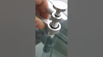 Как устранить скол на лобовом стекле? Все просто ;)