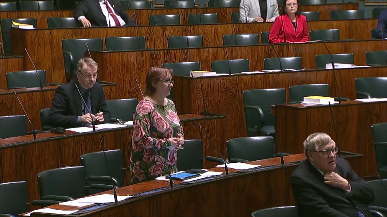 Keskusta Anne Kalmari kyläkauppatuesta puutarhaliittoon