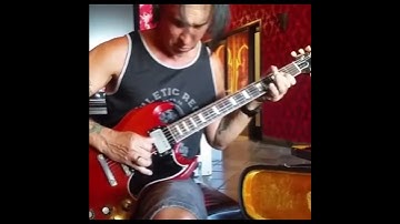Thumbnail of George Lynch Shreds an SG Like It Owes Him Money 😤🔥#shorts