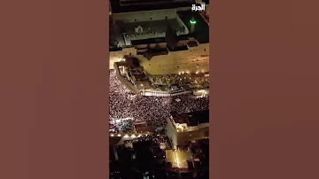 حشود من اليهود يؤدون تاصاتة عند حائط المبكى بالقدس 