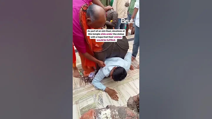 This man came to offer prayers at the temple but the visit didn't end well for him… 😱 - DayDayNews