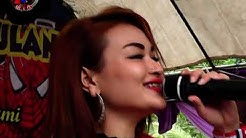 Edan Turun (Tia & Ratu   Live Show Surya Nada)  - Durasi: 8:38. 