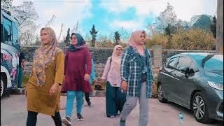 tarian sederhana ibu guru SMPN 4 Bantarbolang saat family gathering di dieng