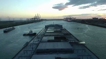 Time Lapse: Capesize Bulkcarrier Orient Vega sailing from Port of Rotterdam.