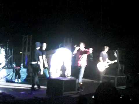 I kissed a girl/Summer love - Simple Plan in Carac...