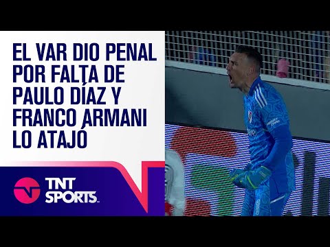 ¡TREMENDO ARMANI! 🔥 El VAR dio PENAL por FALTA de Paulo DÍAZ y el ARQUERO de River lo ATAJÓ