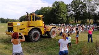 Tractor versus people --Российская власть против 77 человек!!Кировец K700A  Pulling 77 guys!!!