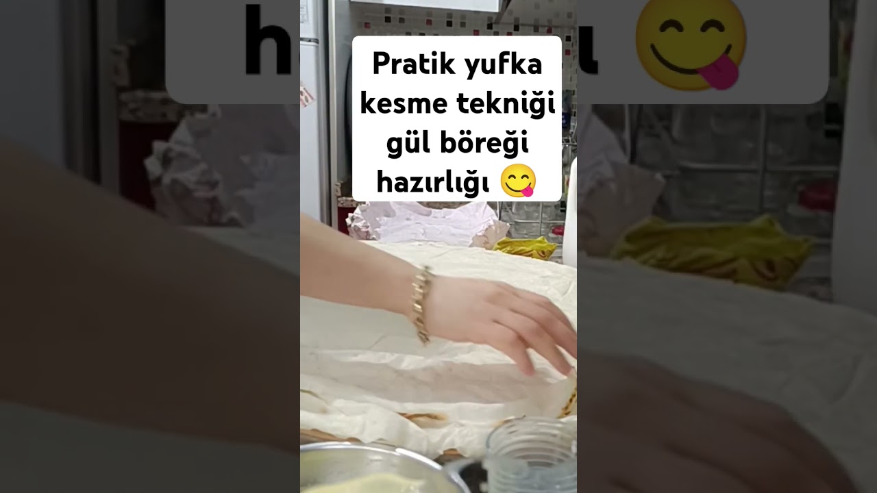 Pratik yufka kesme ???? #keşfetteyiz #pratikyemektarifleri #fypyoutube #yemekreseptleri #gülböreği #fyp