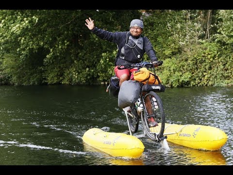 Видео: Плаващ дом на английската река Темза, заобиколен от озеленени градини