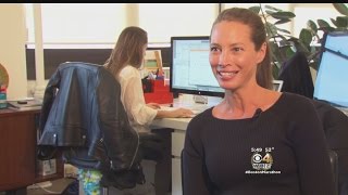 Supermodel Christy Turlington Running Marathon To Help Mothers Around The World