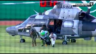 Usan helicóptero de la Secretaría de Marina para llevar a la mascota del equipo Olmecas Tabasco.