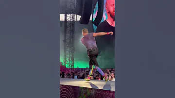 Drunk Chris Martin - Coldplay live in Berlin - Hymn for the weekend - July 10th 2022