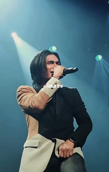 Biarkan Aku Jatuh Cinta #music #shortsmusic #lyrics #trendingshorts #shortvideo#st12 #setiaband