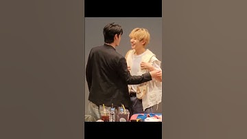 what did jiwoong whisper to Matthew 😁#kimjiwoong #matthew#mattwoong#zb1 #shortsfeed