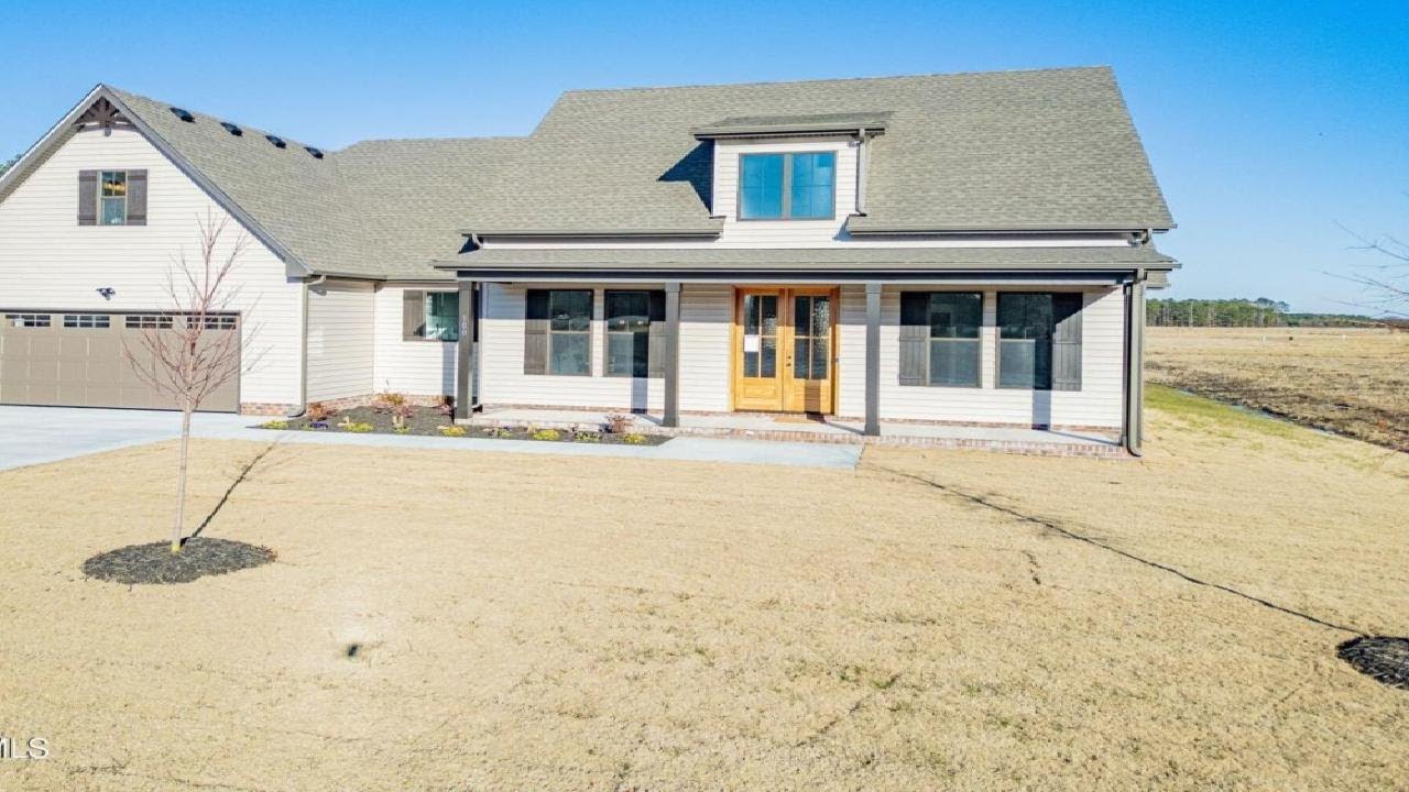 106 Samson Way, Barco, NC Presented by Diana Brink.