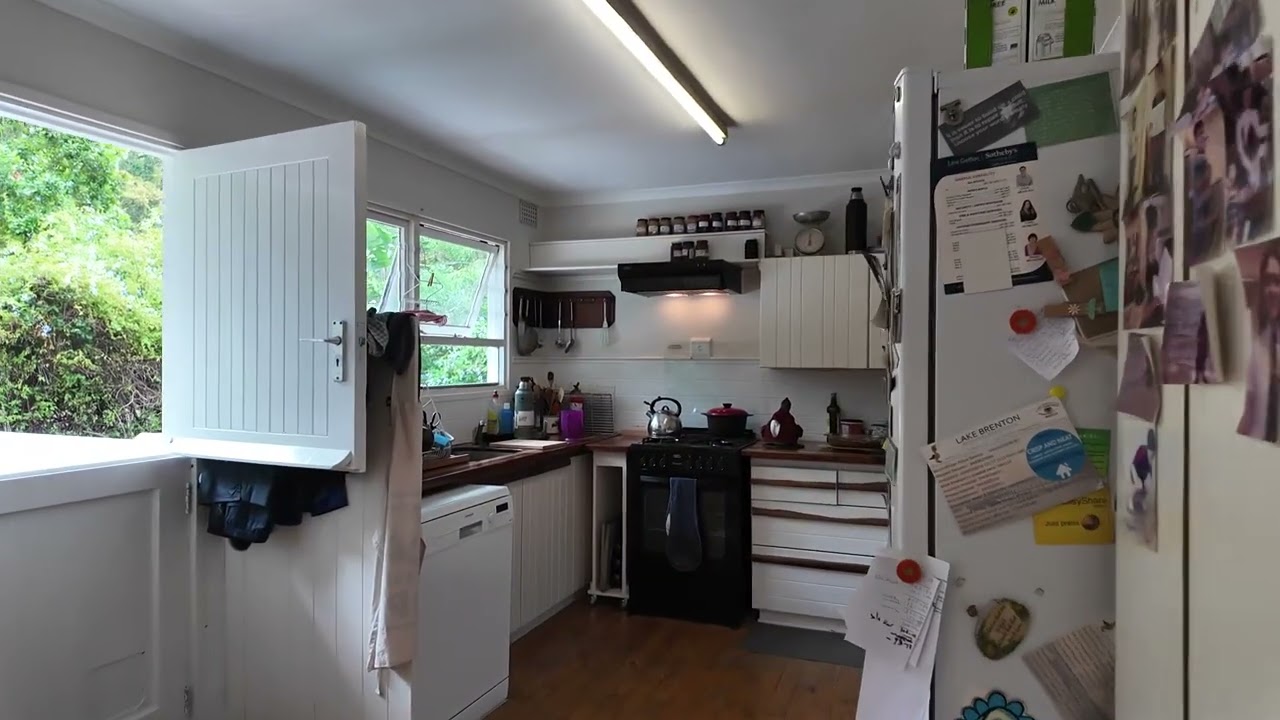 Escape to one of Knysna’s most beautiful and secure suburbs