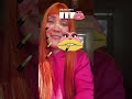 Pintando los labios de lupa