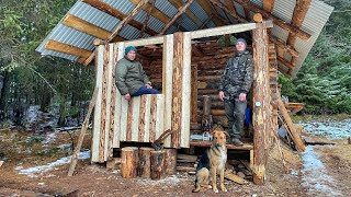 ВЫПАЛ ПЕРВЫЙ СНЕГ! Готовим избу к зиме, достраиваем СЕНИ