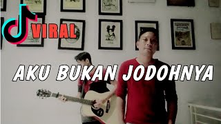 Viral Tiktok !!! Aku titipkan dia // Tri suaka !! AKU BUKAN JODOHNYA COVER AKUSTIK