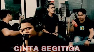 Cinta segitiga | sembilan band feat Rama eru