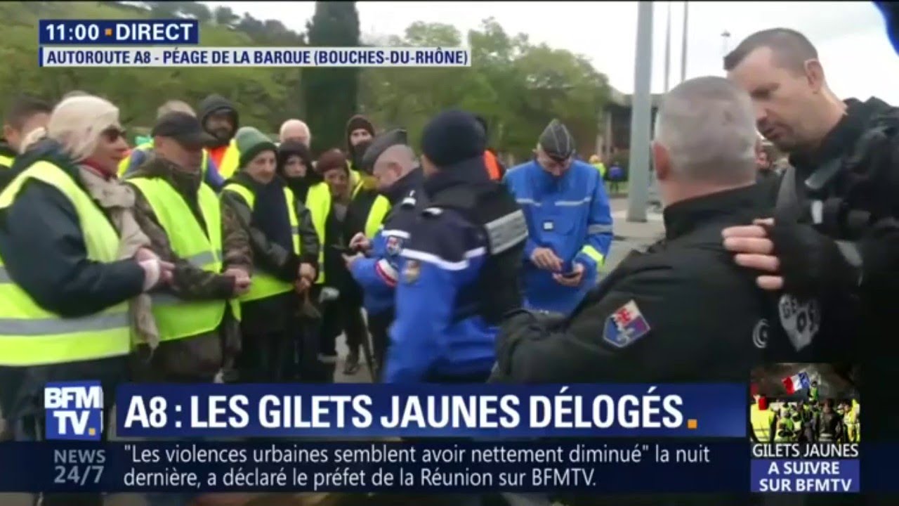 Des Gendarmes Et Des Crs Délogent Des Gilets Jaunes Qui Bloquaient La8 Dans Les Bouches Du Rhône