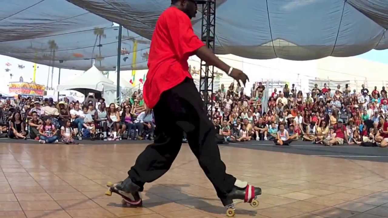 Amazing Roller Skater Pulls Off an Incredible Performance YouTube