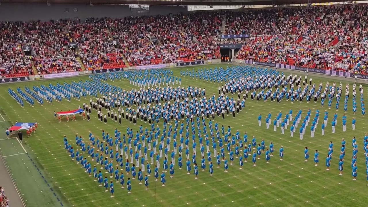 13 - XVII. Všesokolský slet - II. program hromadných skladeb - stažení vlajek a odchod