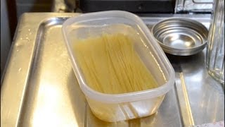 電子レンジでパスタをゆでる方法　　How to boil pasta using a microwave oven