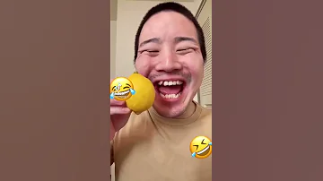 رجل ياباني مضحك 