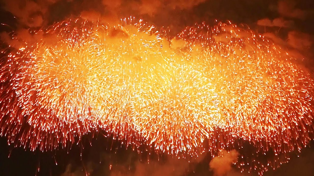 鳳凰乱舞【World's largest aerial fireworks shell】“464kg shell”2014 こうのす花火大会 ...