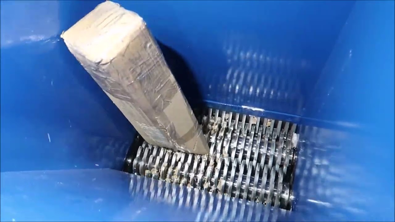 WasteShredder 600 handling cardboard waste