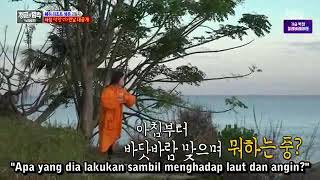 Pagi pertama Sejeong bangun tidur di rimba (Law of the Jungle in Sumatra)
