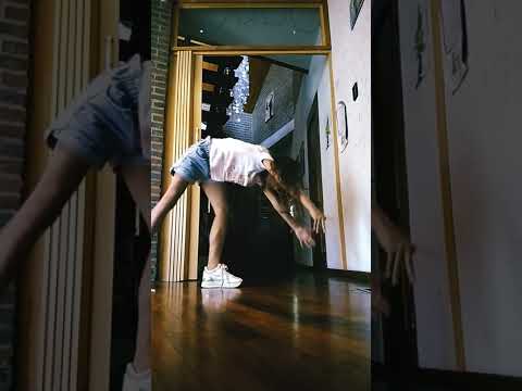 handstand on wall #viral #handstand #wall #fyp