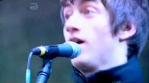 Arctic Monkeys - Brianstorm (LIVE at T in the Park 2007)