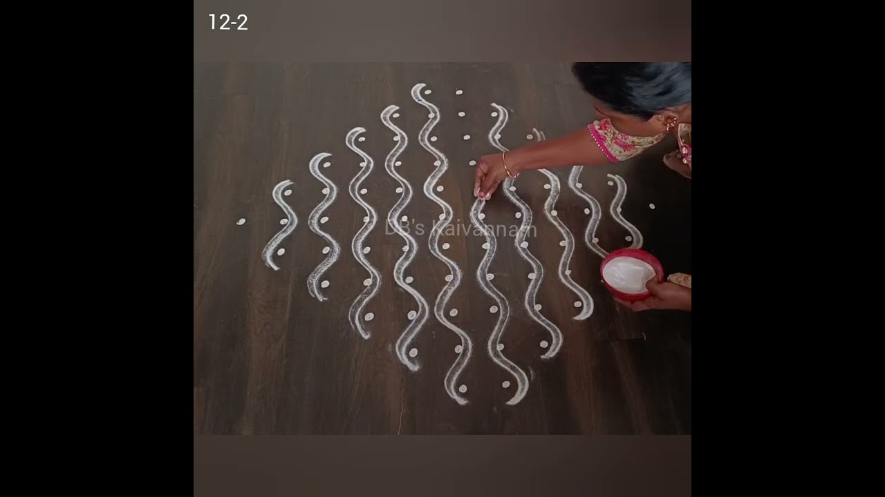 Margazhi Special : Simple and Beautiful Sikkukolam using 12-2 straight dots