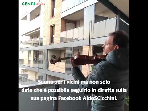 Il violinista italouruguaiano Aldo Cicchini conquista i social cinesi dal balcone di casa sua