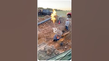 Welding a hot tie-in on a live gas line 🔥#bluecollar #pipeline #pipelinewelder  #welder #welder