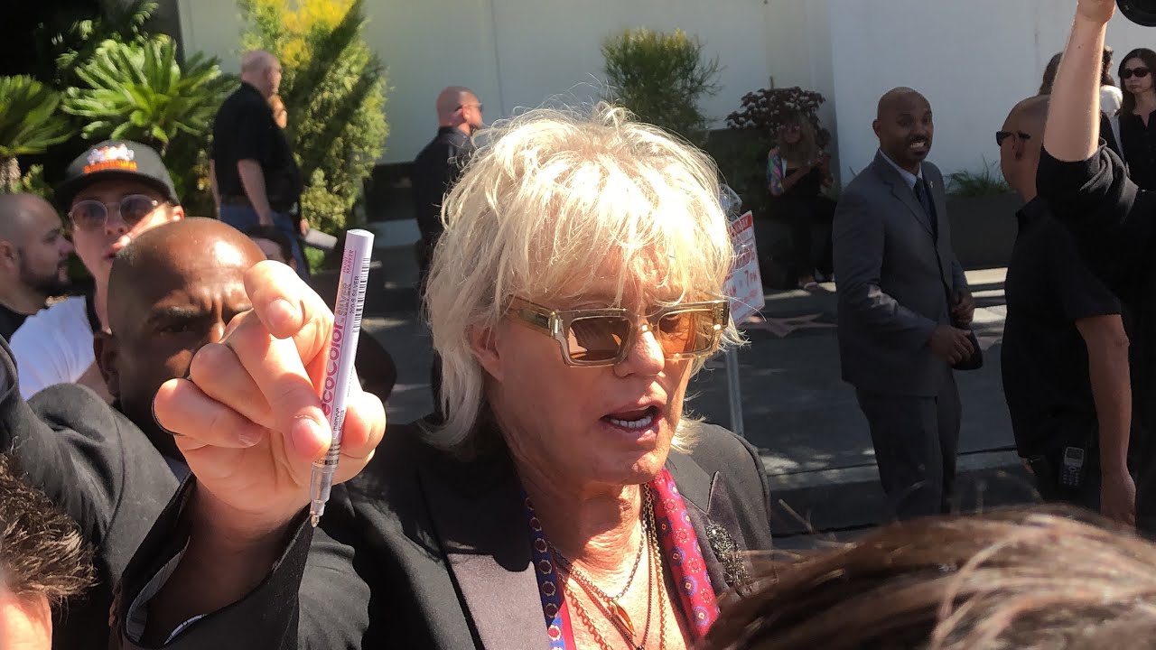 DEF LEPPARD удостоились чести быть отмеченными на Аллее славы вместе с гостем Джоном Бон Джови